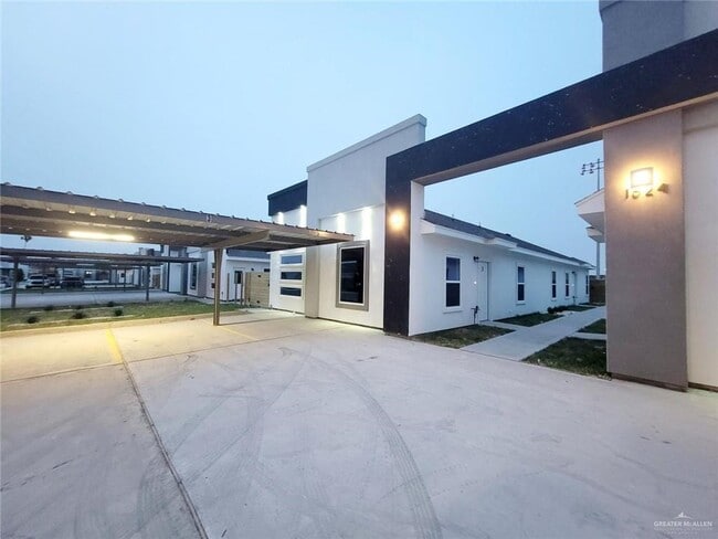 Photo - 17 West Dr Unit 1