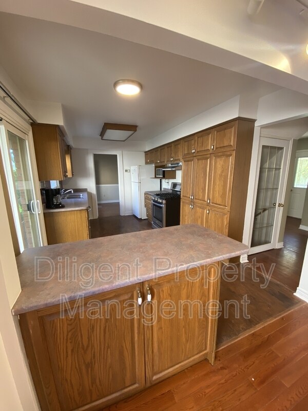 Photo - 1103 Huntington Cir