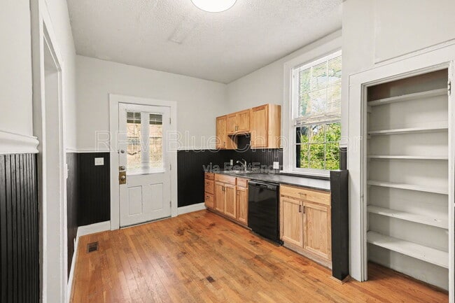 Photo - 2220 Salvador St