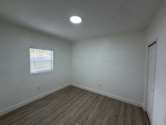 Photo - 37 W 17th St
