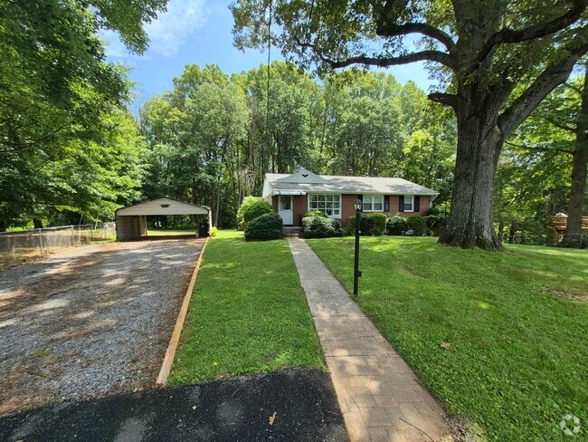 Building Photo - 1108 Dandridge Dr Rental