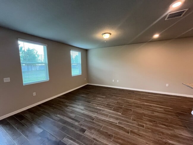 2443 Sweet Viburnum Wy