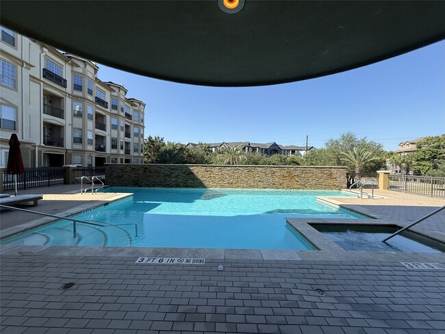 Building Photo - 7575 Kirby Dr