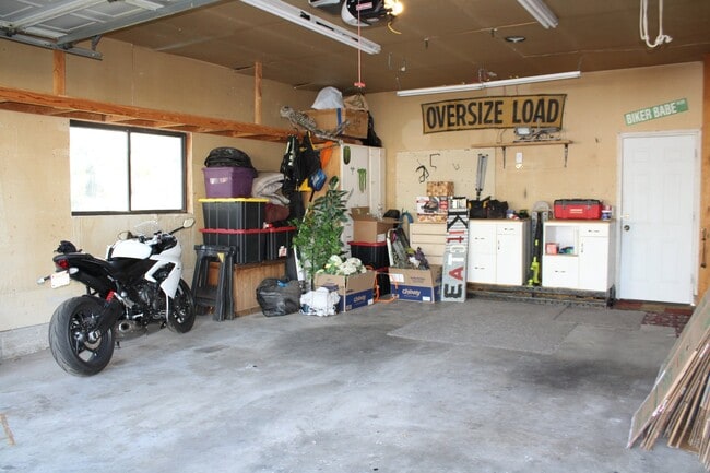 1322 Bluebird Ln