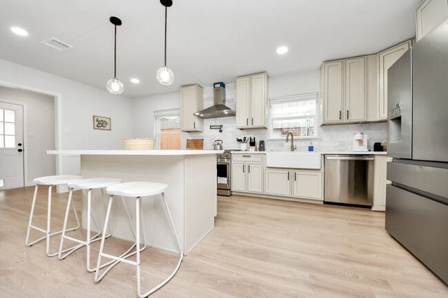 Photo - 10003 Briarwild Ln