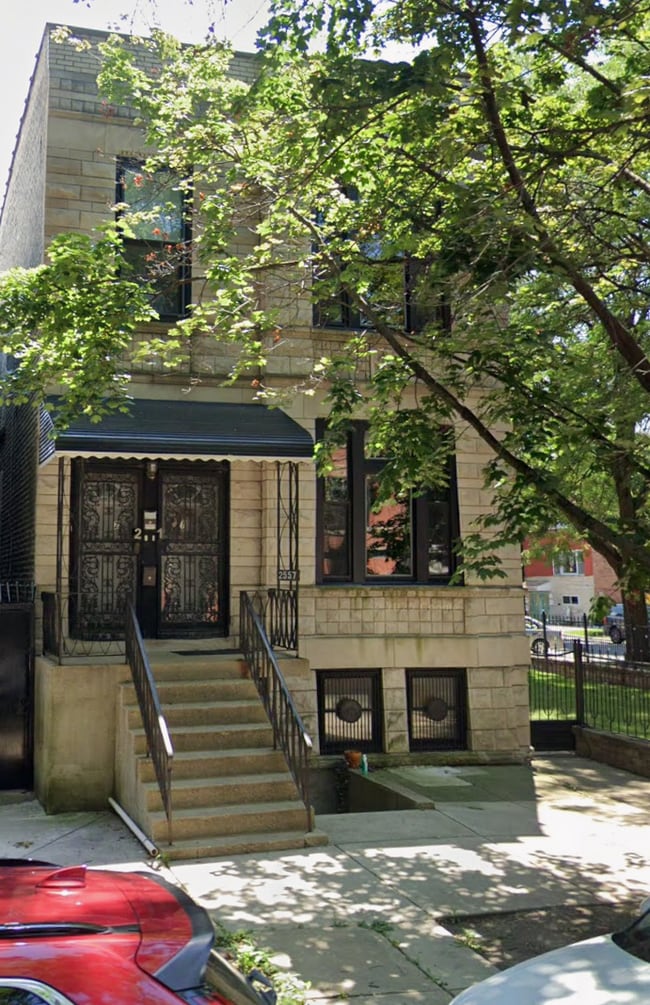 Photo - 2557 W Superior St Unidad 2