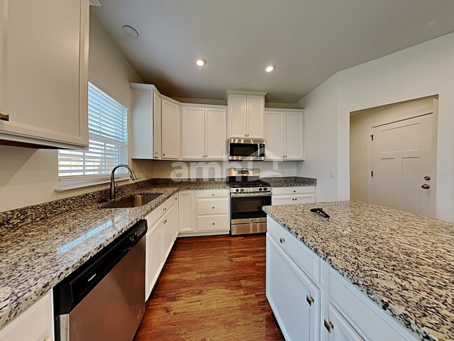 Photo - 136 Thames Valley Dr