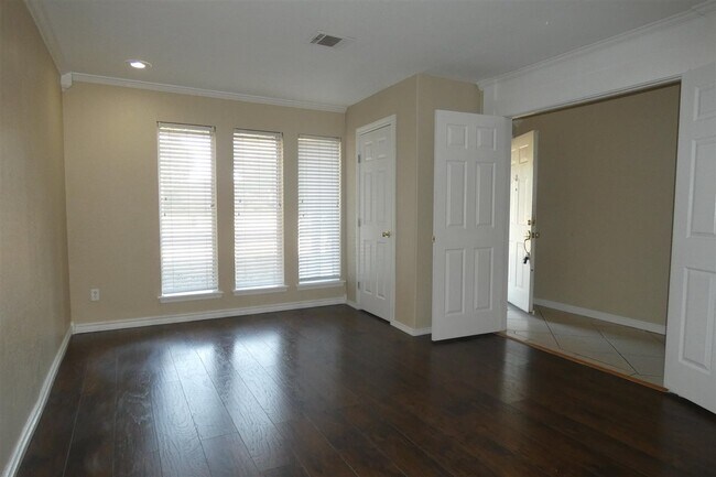 2408 NW Redwood Ln