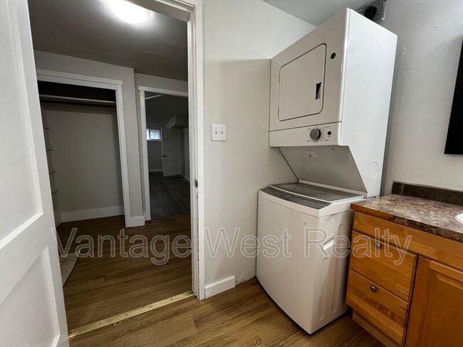 Photo - 1861 High Rd