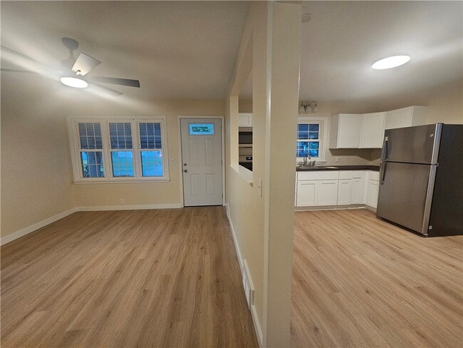 Photo - 247 W Hickory St