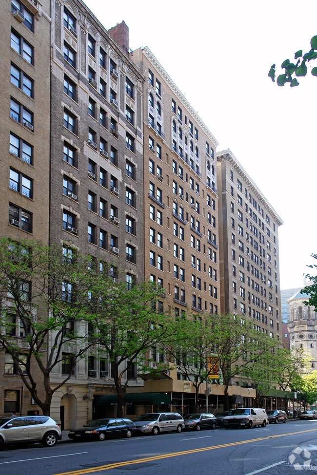 Photo - 303-305 W 86th St