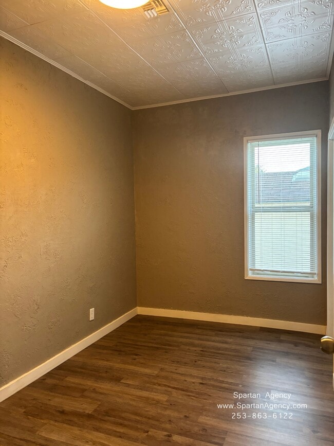 Photo - 1727 Pease Ave