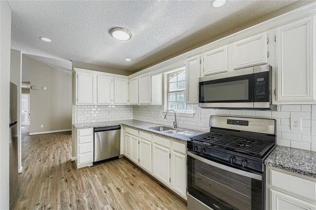 Photo - 1233 Waterton Trail