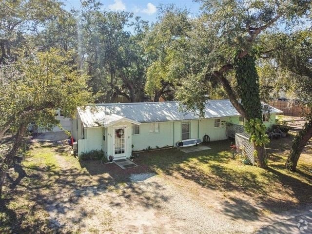 Building Photo - 490 Pyrus St Rental