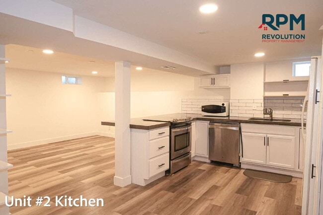 Photo - "Charming 2-Bed Duplex on Washington Blvd – Spacious 1421 Sq Ft with 2 Full Baths!" Unit 2