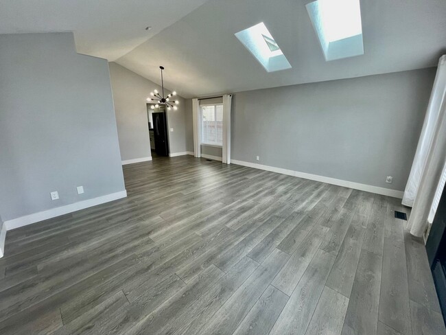 Photo - Beautifully Remodeled 3bd/2bath Hillsboro ...