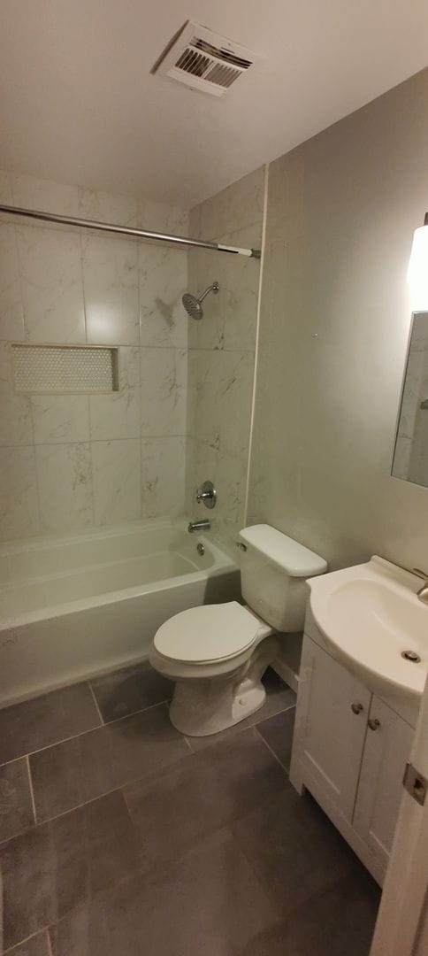 Photo - Renovated, Spacious Split Foyer homme