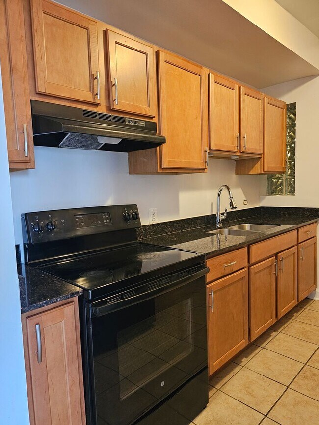 Photo - East Rogers Park Three Bedroom/Two Bath *I... Unit 1724-2C