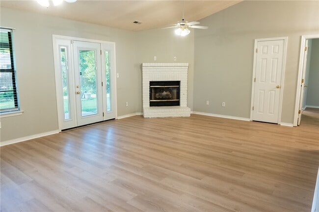 Photo - 654 Terry Ave