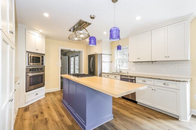 Photo - Stunning 3 Bedroom Home with Barn and Over 3 Acres!