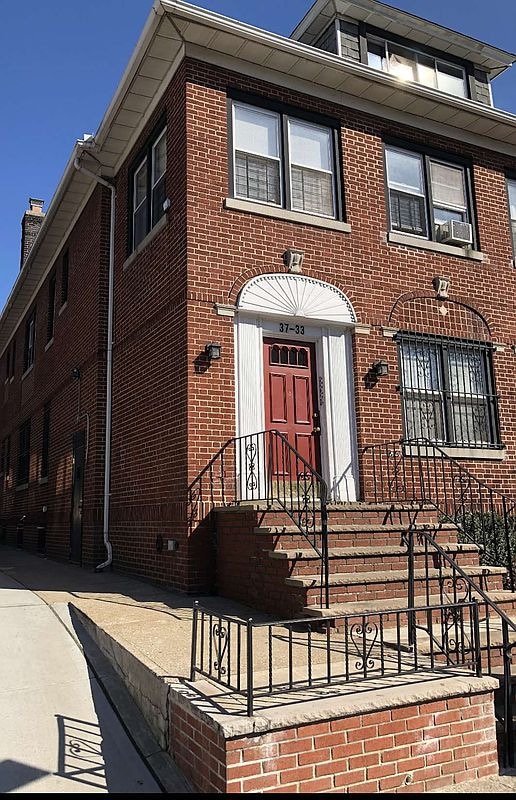 Photo - 37-33 75th St