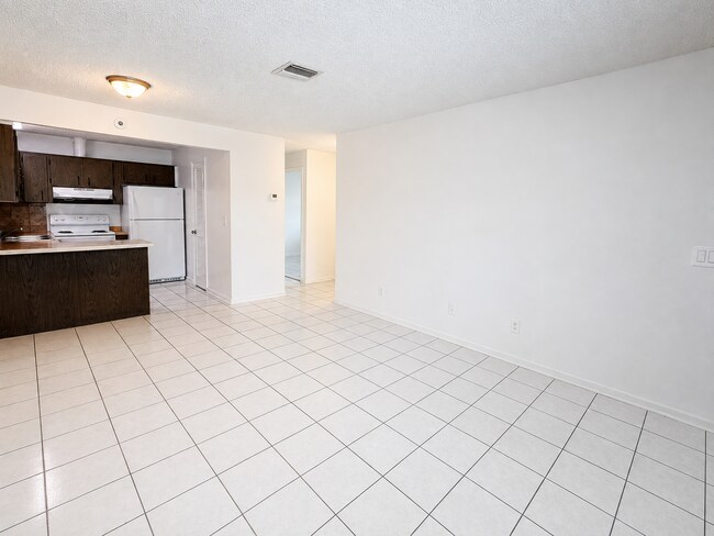Photo - 500 NW 35th St Unit 4