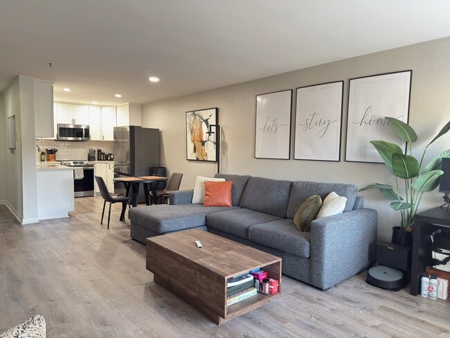 Photo - 5605 Friars Rd Unidad 304