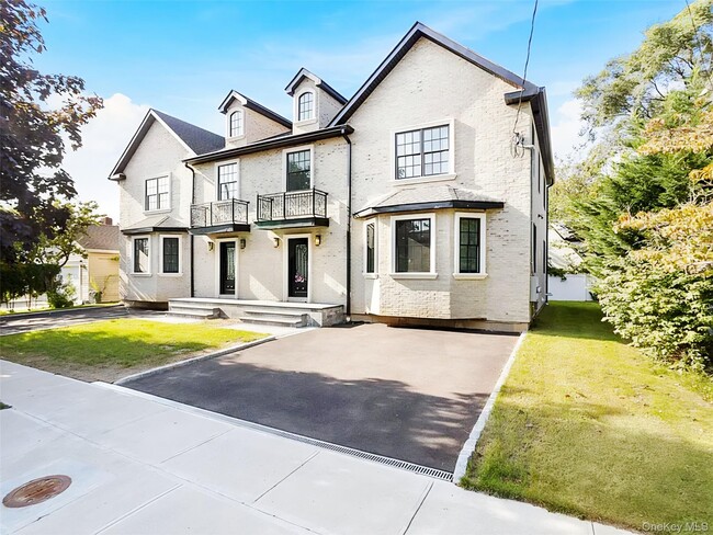 Building Photo - 56 Jackson Ave Unit 1