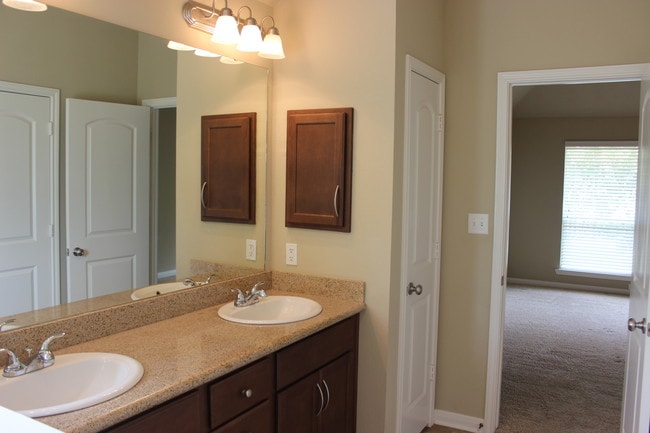 Photo - 2111 Springwood Dr