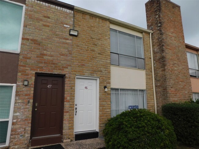 Building Photo - 9200 W Bellfort Ave Unit 48