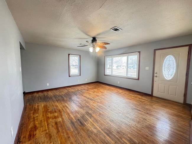 Photo - 3 bed, 1 bath