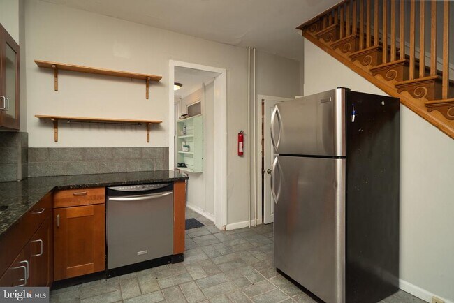 Photo - 3265 Salmon St