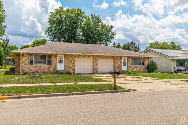 Building Photo - 37 W Klubertanz Dr Rental