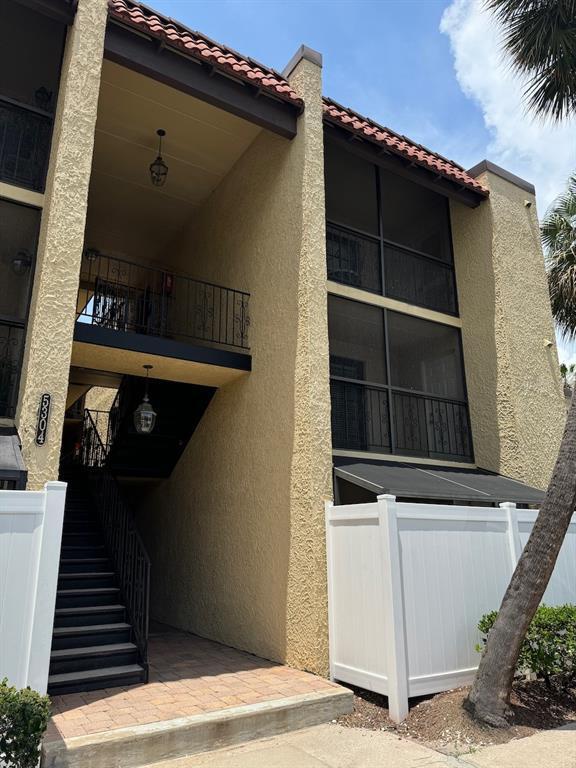 Building Photo - 5304 W Kennedy Blvd Unit 205