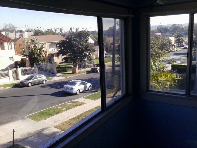 Photo - 2021 S Rimpau Blvd Unit 2021½