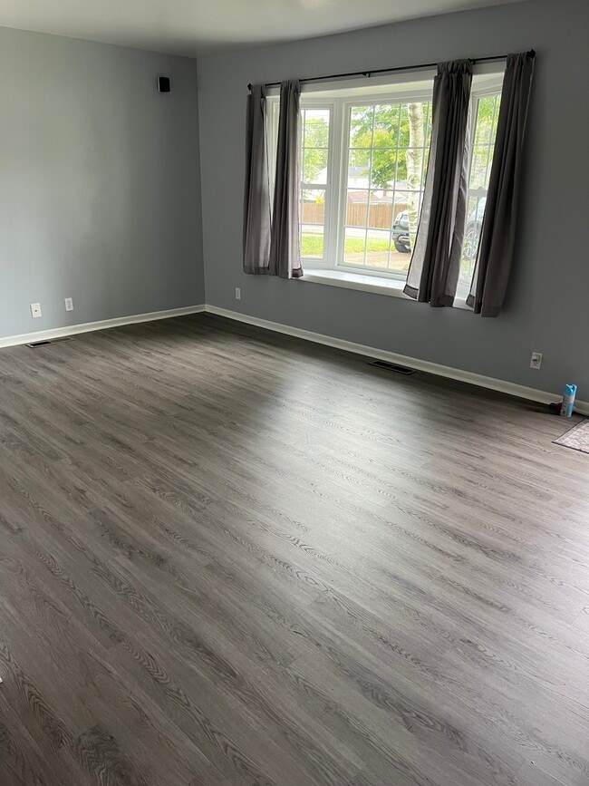 Photo - 5127 W Elmwood Ave