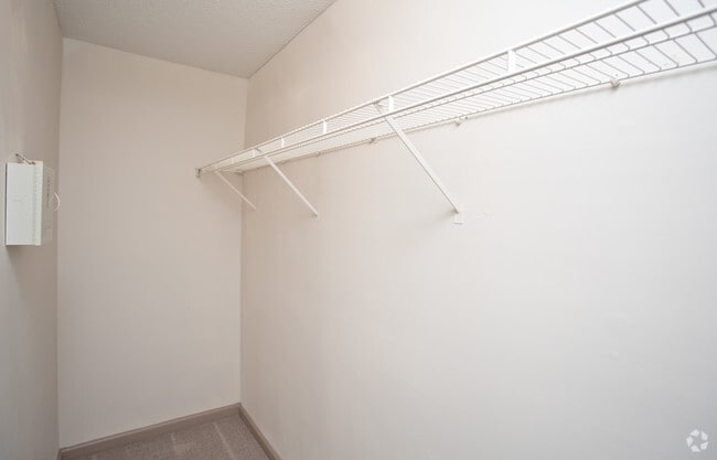 1BR, 1BA - 908 SF