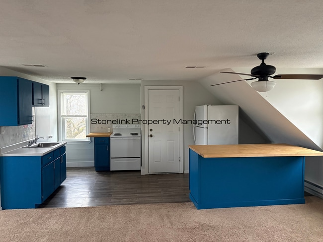 Building Photo - 37 Godfrey St Unit 3