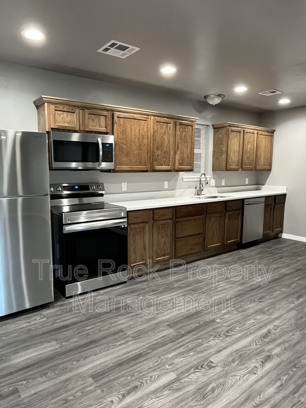 Photo - 211 S Ash Ave