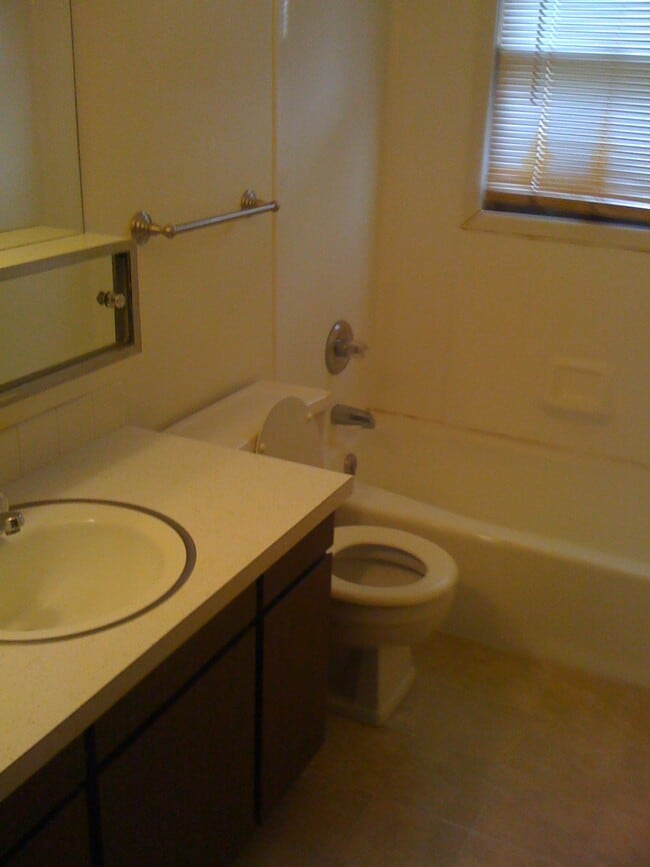 Photo - 3403 15th Ave Apartments Unit 4