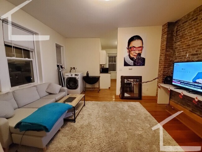 Building Photo - 47 Hooker St Unit 3 Rental