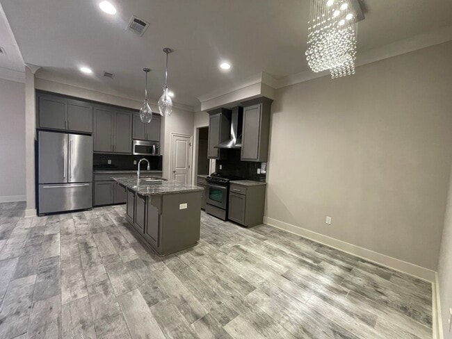 Building Photo - 3 Bedroom House in The desirable University Villas