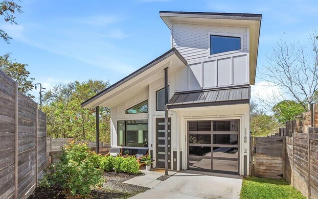 Building Photo - 1168 Ridgeway Dr