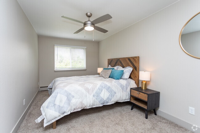 2BR, 1BA - 720 SF