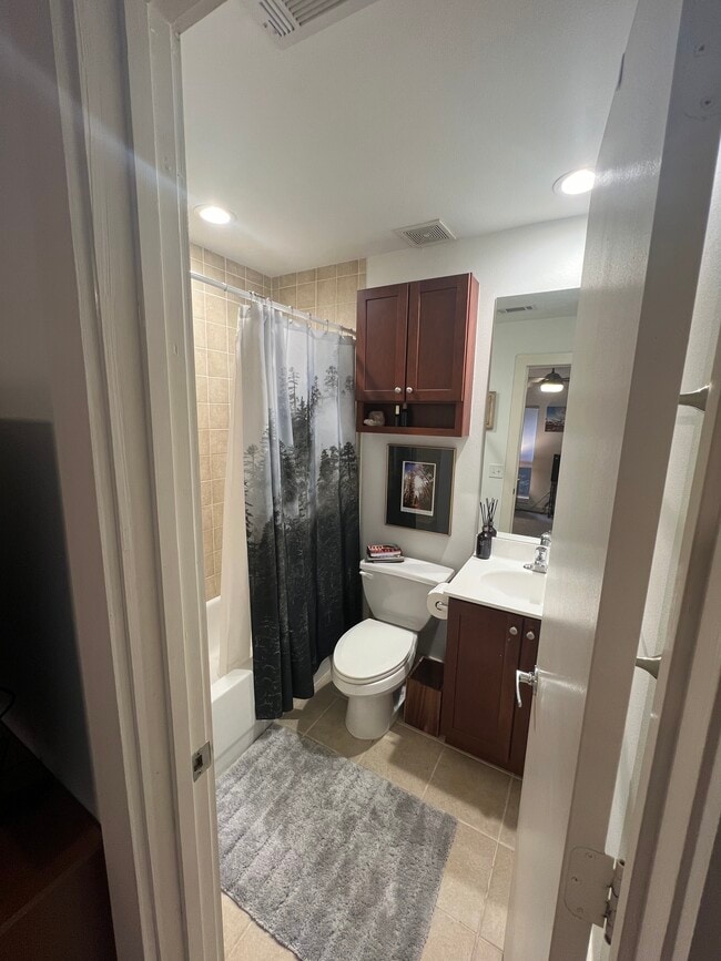 Photo - 920 Memorial Dr SE