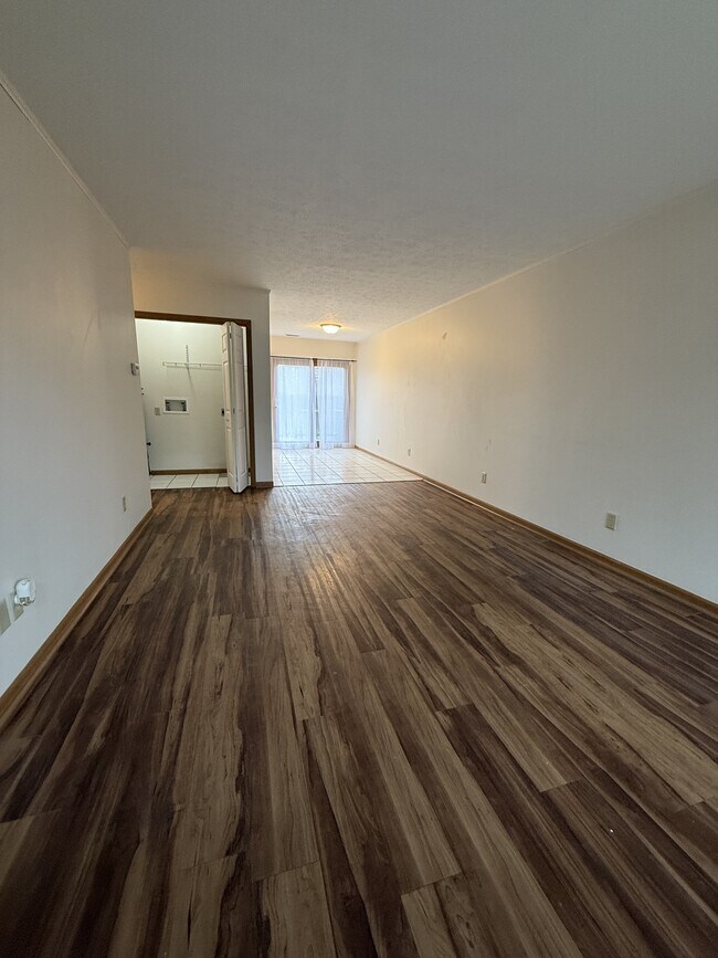 Photo - 25 W Collins St