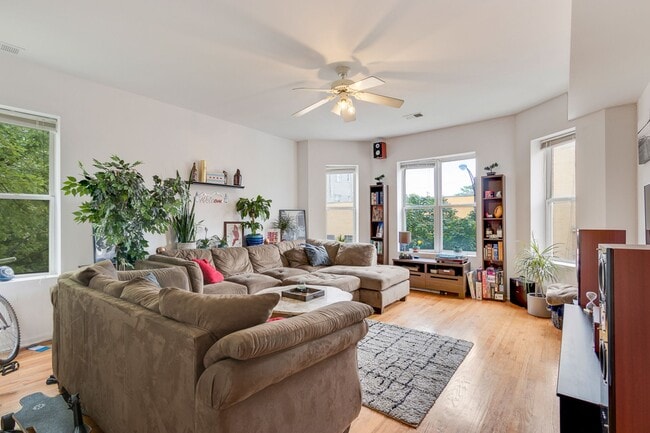 Photo - 1024 N Damen Ave Unit 7