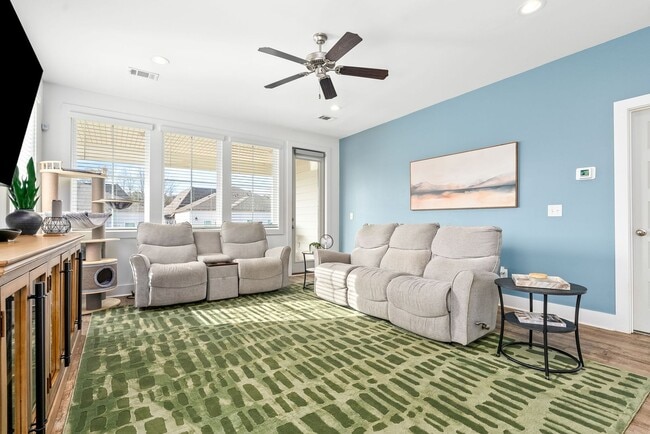 Photo - 1288 Foxtail Ln