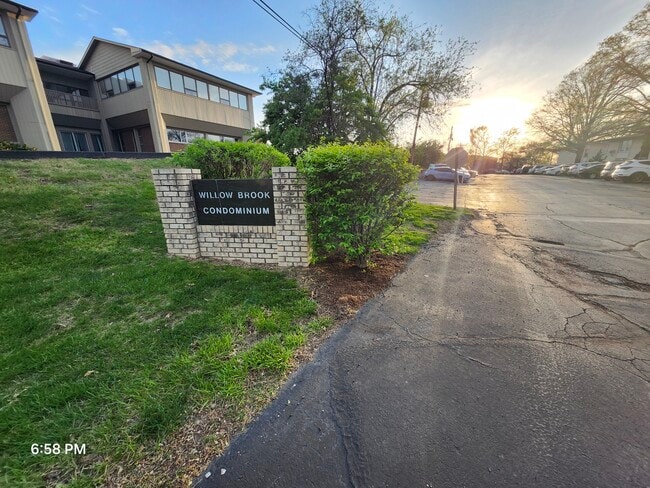 Photo - 10433 Briarbend Dr Unidad #