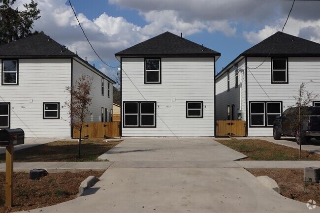 Building Photo - 8217 Bigwood St Unit B Rental